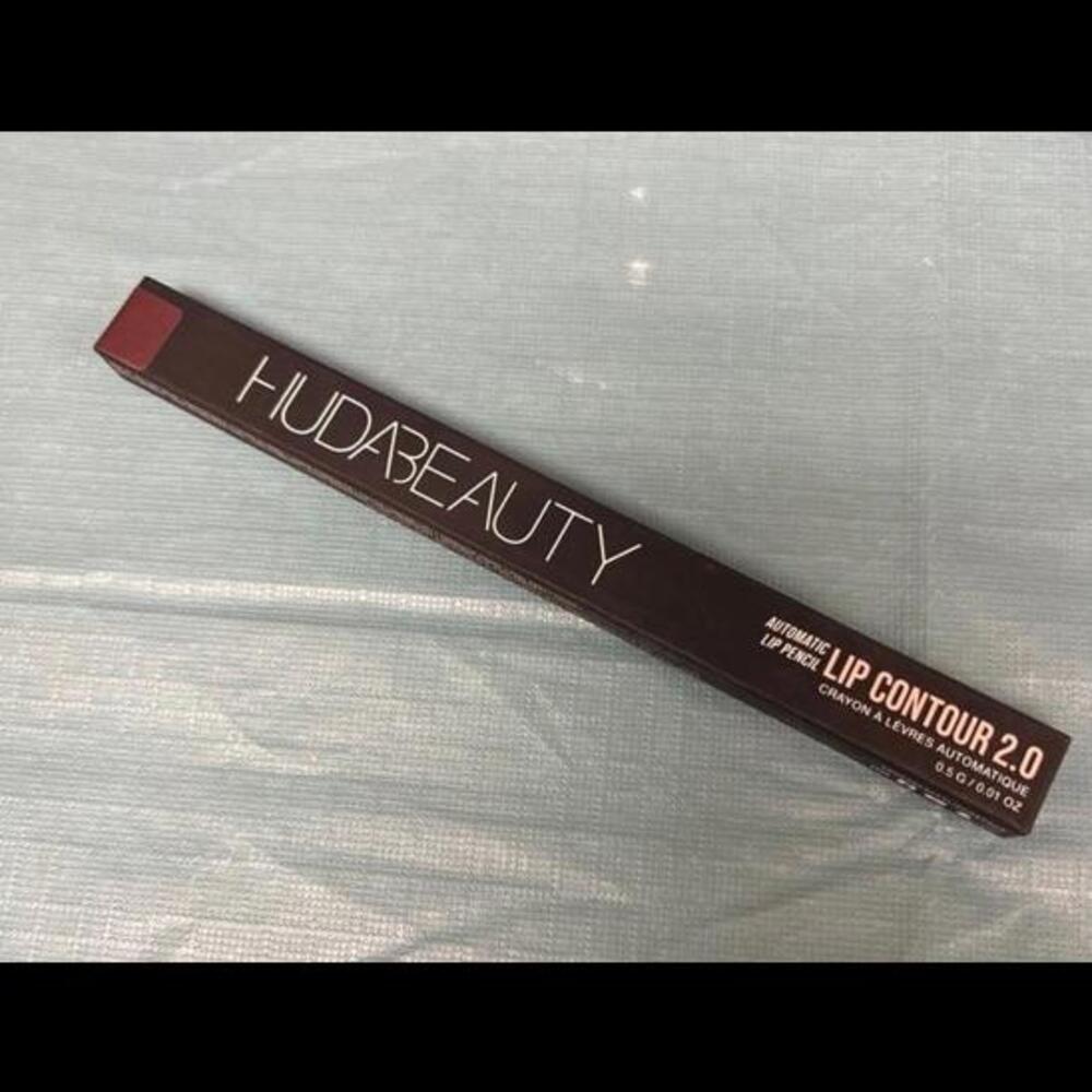 Huda Beauty automatic lip pencil lip contour 2.0 very berry